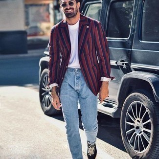 Navy and Red Vertical Striped Blazer Outfits For Men: 
