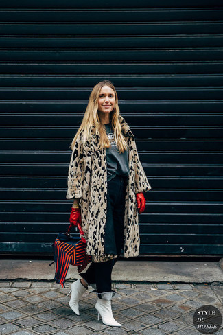 Beige Leopard Fur Coat Outfits: 