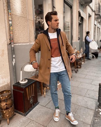 Tan Canvas Low Top Sneakers Outfits For Men: 