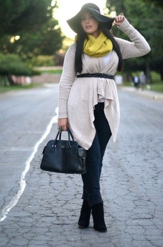 Yellow Knit Scarf Outfits For Women: 