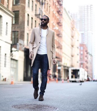 Beige Overcoat Outfits: 