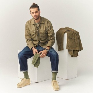 Olive Crew-neck T-shirt Outfits For Men: 