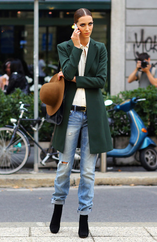 Dark Green Coat Outfits For Women: 