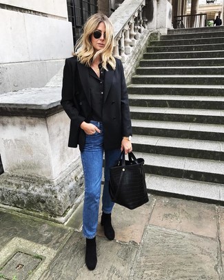 Black Ankle Boots with Henley Shirt Outfits: 