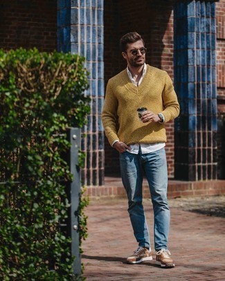 Tan V-neck Sweater Outfits For Men: 