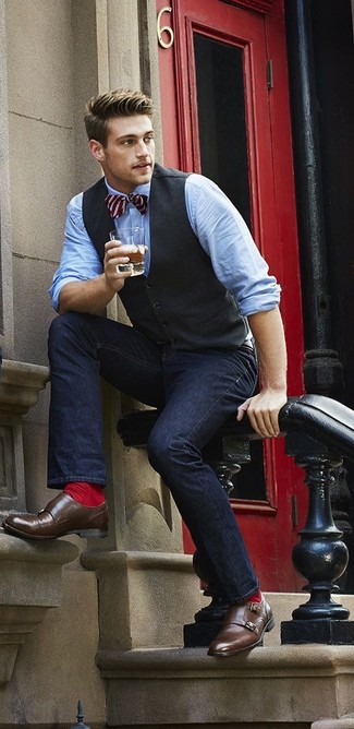 Red Vertical Striped Bow-tie Outfits For Men: 