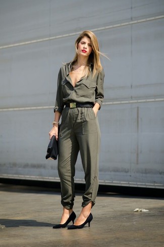Master casual style in an olive jumpsuit. Black suede pumps will effortlesslly smarten up even the simplest of combinations.
