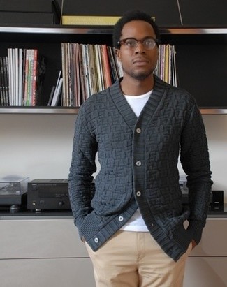Charcoal Knit Cardigan Outfits For Men: 