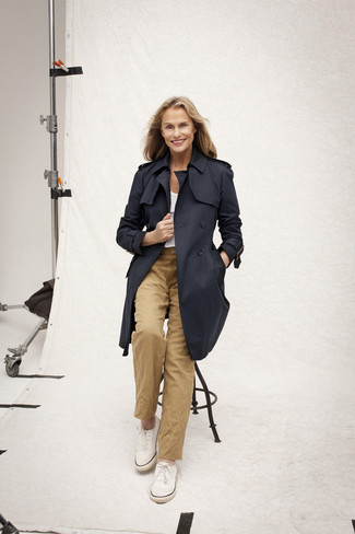 Trenchcoat Outfits For Women After 60: 