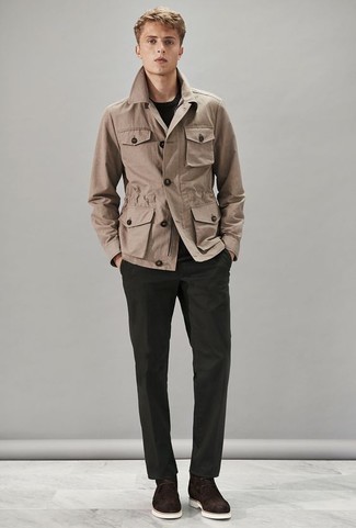 Field Jacket Outfits: For a casually dapper outfit, dress in a field jacket and black chinos — these two items fit perfectly well together. On the footwear front, this ensemble is completed well with dark brown suede desert boots.