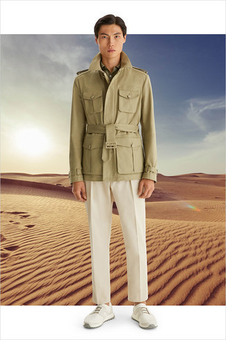 Khaki Military Jacket Outfits For Men: Effortlessly blurring the line between dapper and laid-back, this combination of a khaki military jacket and white chinos will likely become your go-to. Send an otherwise traditional look a less formal path with a pair of white athletic shoes.