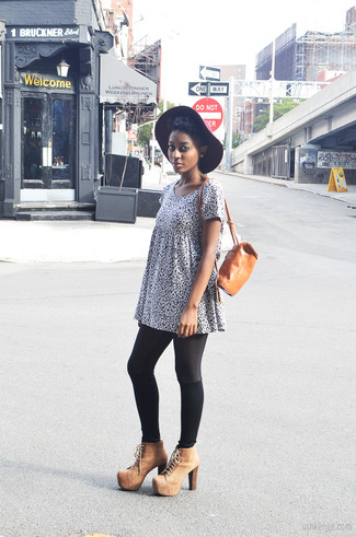White and Black Print Tunic Outfits: 