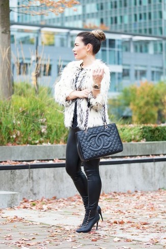 Black Quilted Leather Tote Bag Outfits: 
