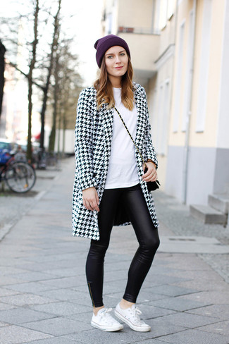 White and Black Houndstooth Coat Outfits For Women: 