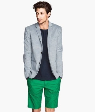 Mint Shorts Outfits For Men: A light blue blazer and mint shorts are good for both semi-casual occasions and off-duty wear.