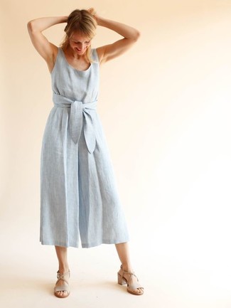 If you like relaxed dressing, consider wearing a light blue chambray jumpsuit. Complete your ensemble with beige suede heeled sandals to make the ensemble slightly more polished.