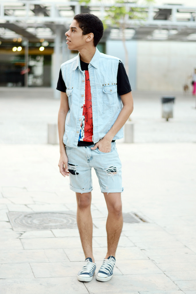 Which Low Top Sneakers To Wear With Light Blue Shorts | Men's Fashion