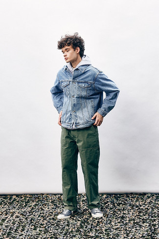 Men's Outfits 2022: Fashionable and practical, this casual combination of a light blue denim jacket and dark green chinos provides with countless styling opportunities. If you need to immediately dial down your ensemble with a pair of shoes, add a pair of navy and white canvas low top sneakers to your look.