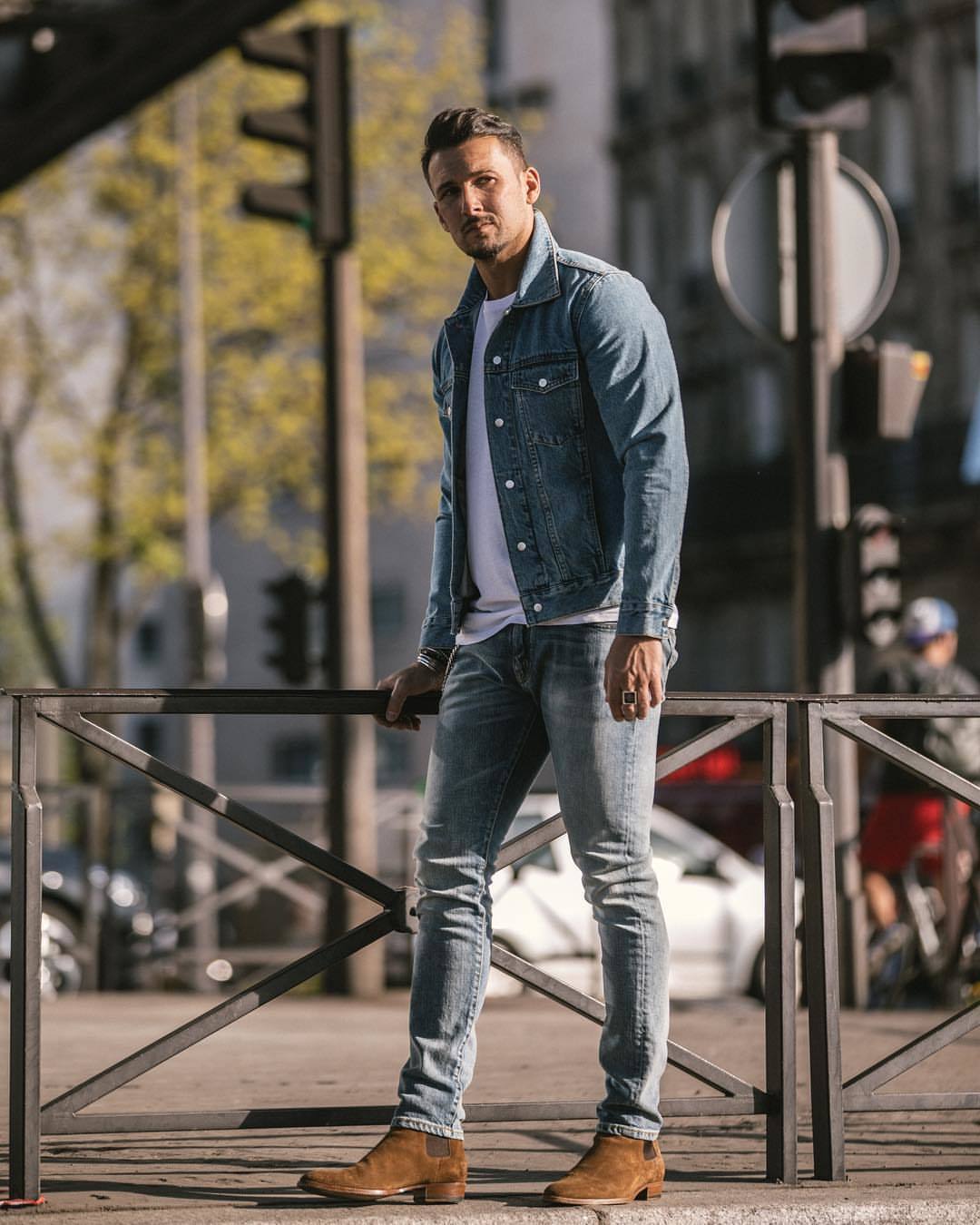 Men'S Light Blue Denim Jacket, White Crew-Neck T-Shirt, Light Blue Ripped  Skinny Jeans, Brown Suede Chelsea Boots | Lookastic