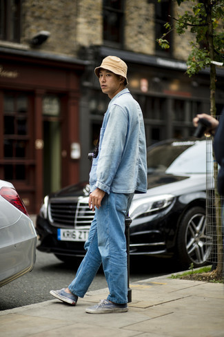 Tan Bucket Hat Outfits For Men: A light blue denim shirt and a tan bucket hat are among the key items in any modern gentleman's functional casual sartorial arsenal. Finishing off with blue canvas low top sneakers is an easy way to inject a hint of polish into this ensemble.