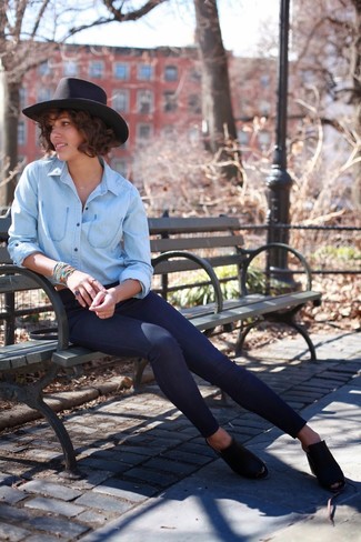 Light Blue Denim Shirt Outfits For Women: This casual combo of a light blue denim shirt and navy skinny jeans is super easy to put together in next to no time, helping you look chic and prepared for anything without spending a ton of time going through your closet. To give your getup a more laid-back twist, introduce a pair of black leather chelsea boots to this ensemble.