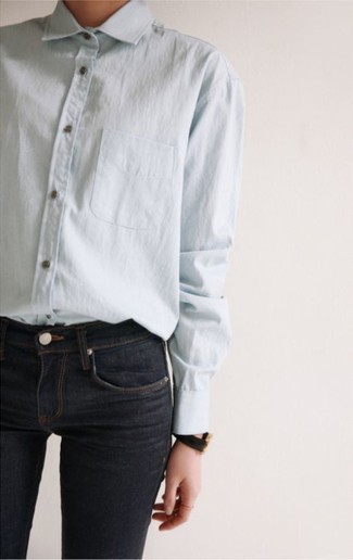 Light Blue Dress Shirt Outfits For Women: Consider pairing a light blue dress shirt with black skinny jeans to create an absolutely stylish outfit.