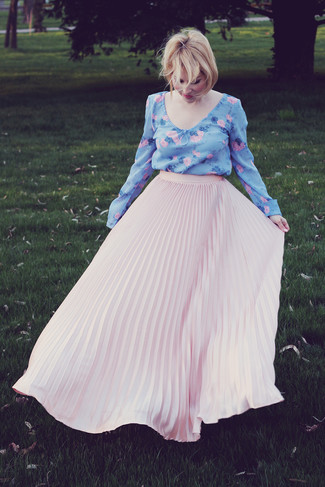 Pink Pleated Maxi Skirt Outfits: This off-duty combo of a light blue floral long sleeve blouse and a pink pleated maxi skirt is very easy to put together without a second thought, helping you look seriously stylish and prepared for anything without spending too much time searching through your closet.