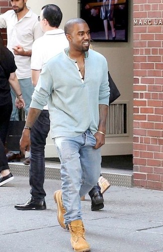 This off-duty combination of a light blue henley sweater and light blue jeans is super easy to pull together in seconds time, helping you look seriously stylish and prepared for anything without spending a ton of time combing through your wardrobe. Break up this ensemble by sporting a pair of tan suede casual boots.