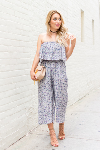 Beige Leather Clutch Outfits In Their 20s: One of the coolest ways to style a light blue floral jumpsuit is to combine it with a beige leather clutch. Beige leather gladiator sandals will be the ideal complement for this look.