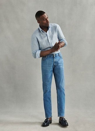 Black Leather Tassel Loafers Outfits: Exhibit your skills in men's fashion by opting for this casual combination of a light blue linen long sleeve shirt and blue jeans. Don't know how to finish this look? Wear black leather tassel loafers to dial it up a notch.