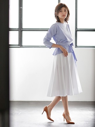 White Pleated Midi Skirt Outfits: For an ensemble that's extremely easy but can be styled in a variety of different ways, try pairing a light blue long sleeve blouse with a white pleated midi skirt. A good pair of brown leather pumps ties this ensemble together.