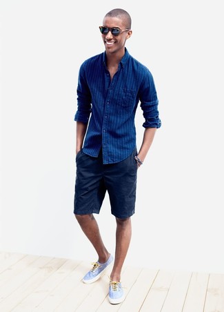 Light Blue Plimsolls Outfits For Men: 