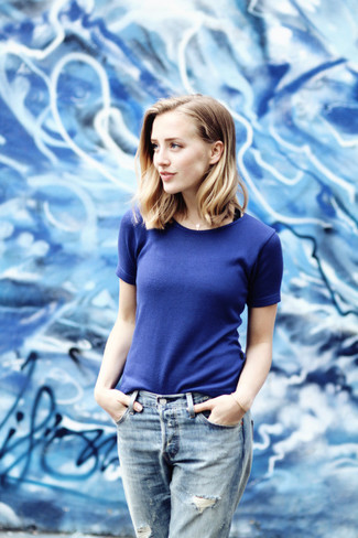 Blue Crew-neck T-shirt Outfits For Women: 