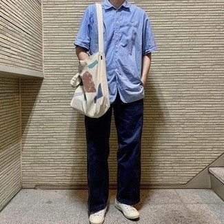 Beige Print Canvas Tote Bag Outfits For Men: One of the best ways for a man to style out a light blue short sleeve shirt is to wear it with a beige print canvas tote bag in a laid-back outfit. Complement this ensemble with a pair of beige canvas low top sneakers for a sense of class.