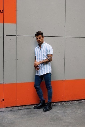 Skinny Jeans Outfits For Men: A light blue vertical striped short sleeve shirt and skinny jeans are a good combination that will effortlessly carry you throughout the day. Get a bit experimental on the shoe front and dress up your ensemble by rocking black leather casual boots.