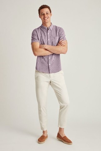Light Violet Short Sleeve Shirt Outfits For Men: Who said you can't make a style statement with a casual outfit? That's easy in a light violet short sleeve shirt and white chinos. Let your outfit coordination chops truly shine by completing your ensemble with a pair of tobacco suede loafers.