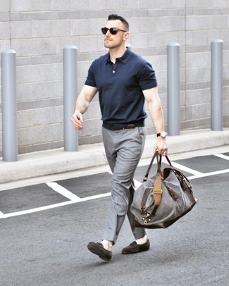 Grey Canvas Duffle Bag Outfits For Men: 