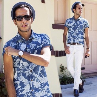 Navy Print Chambray Short Sleeve Shirt Outfits For Men: 