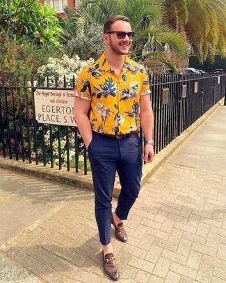 Mustard Floral Short Sleeve Shirt Outfits For Men: 