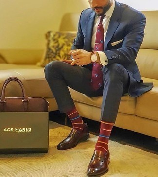 Burgundy Leather Loafers Outfits For Men: 
