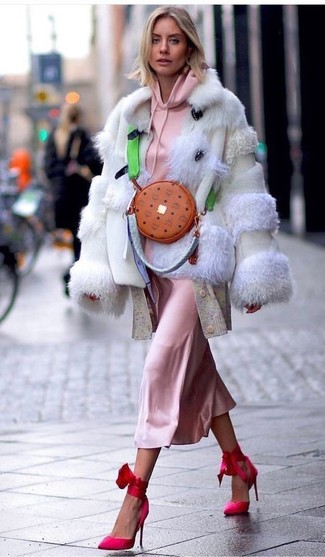 Beige Fur Jacket Outfits: 