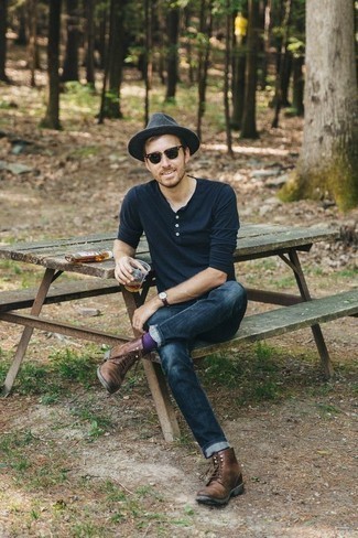 Charcoal Wool Hat Outfits For Men: The go-to for casual menswear style? A navy long sleeve henley shirt with a charcoal wool hat. Brown leather casual boots are guaranteed to bring an element of refinement to this getup.
