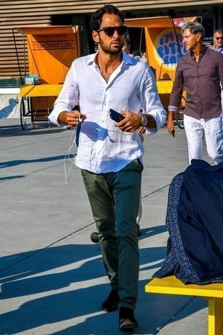 Dark Green Pants with White Shirt Hot Weather Outfits For Men: Pairing a white shirt with dark green pants is an on-point idea for an off-duty outfit. For a modern hi-low mix, add black athletic shoes to the mix.