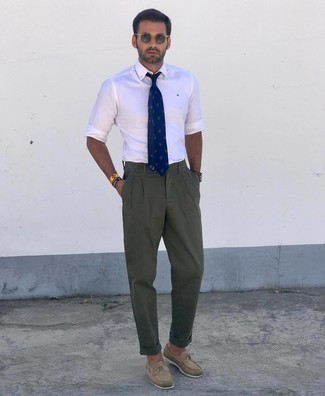 Dark Green Chinos with Long Sleeve Shirt Outfits: A long sleeve shirt and dark green chinos are a wonderful look to keep in your current routine. All you need now is a pair of tan suede boat shoes to round off this ensemble.