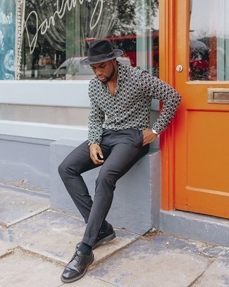 Black and White Print Long Sleeve Shirt Outfits For Men: For a safe casual option, you can rely on this combination of a black and white print long sleeve shirt and charcoal chinos. A pair of black leather derby shoes instantly amps up the fashion factor of any outfit.