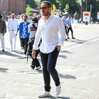 Grey Sunglasses Outfits For Men: A white long sleeve shirt and grey sunglasses are among the crucial pieces in any guy's versatile casual sartorial arsenal. Change up your ensemble by sporting white canvas high top sneakers.