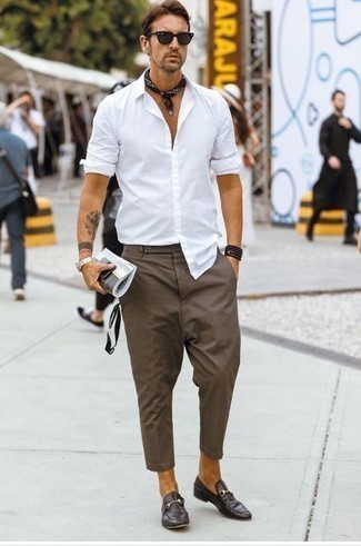Black and White Bandana Outfits For Men: Display your expertise in men's fashion by teaming a white long sleeve shirt and a black and white bandana for a bold casual combo. And if you wish to effortlessly step up your look with one item, introduce dark brown leather loafers to the mix.