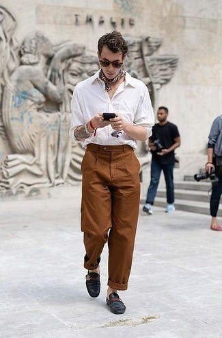 Multi colored Bandana Outfits For Men: Combining a white long sleeve shirt with a multi colored bandana is an awesome pick for a relaxed casual but seriously stylish outfit. If you want to immediately step up this getup with footwear, why not complete your ensemble with black leather loafers?