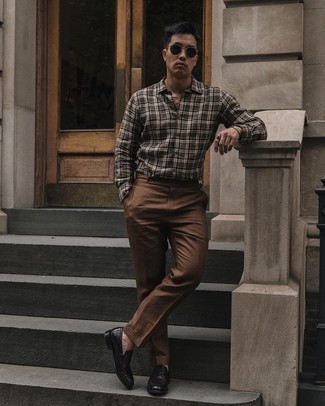 Teal Plaid Long Sleeve Shirt Outfits For Men: For a relaxed casual getup with a modern spin, go for a teal plaid long sleeve shirt and brown chinos. Put an elegant spin on your getup by rounding off with a pair of black leather loafers.