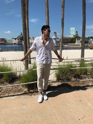 White Linen Long Sleeve Shirt Outfits For Men: When the setting allows an off-duty outfit, you can easily rely on a white linen long sleeve shirt and beige linen chinos. To give your getup a more relaxed finish, complement this outfit with a pair of white canvas low top sneakers.